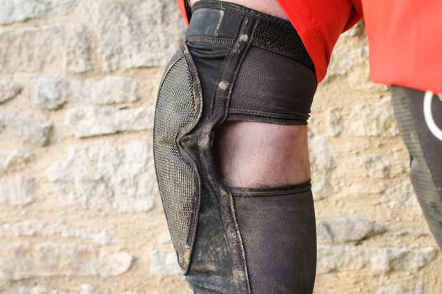 Endura MTR Knee Guard-7.jpg
