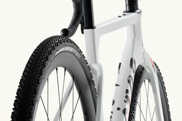 2022 Factor OSTRO gravel bike tyres