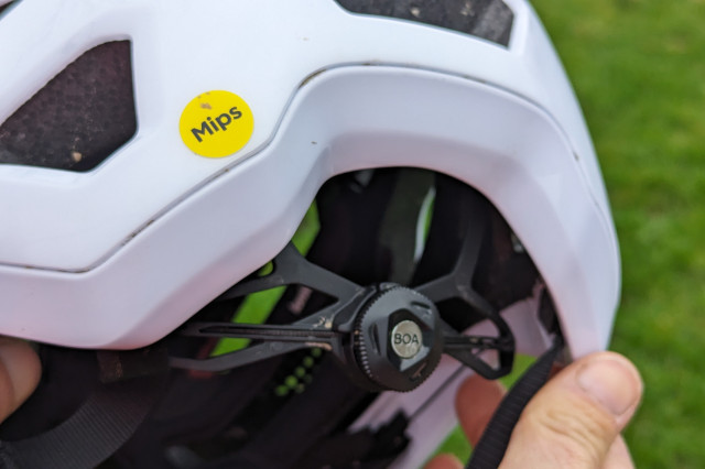 Fox_Crossframe_Pro_helmet_boa.jpg