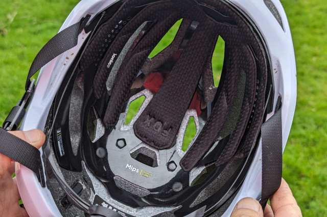 Fox_Crossframe_Pro_helmet_mips.jpg