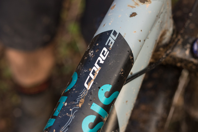 Genesis Core 30 Details top tube 2-10.jpg
