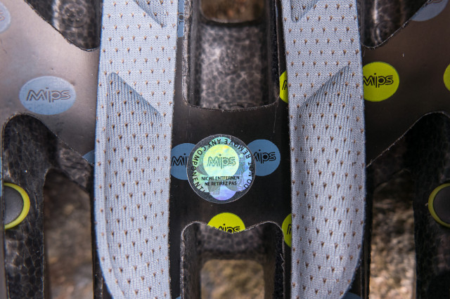 Giro-Cinder-MIPS-4.jpg