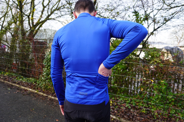 Gore_C3_Thermo_Jersey_OutsidePocket.JPG