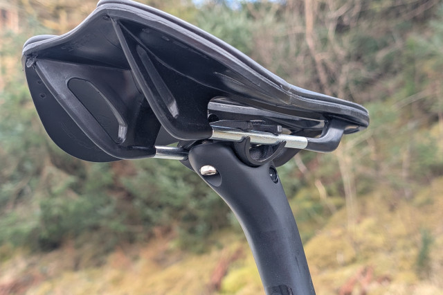 Guava Spot Force AXS ModelX Rails.jpg