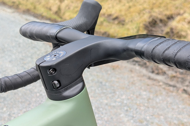 Guava Spot Force AXS Stem.jpg