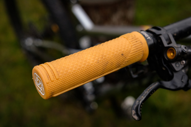 Gusset S2 Lock on grips-1.jpg