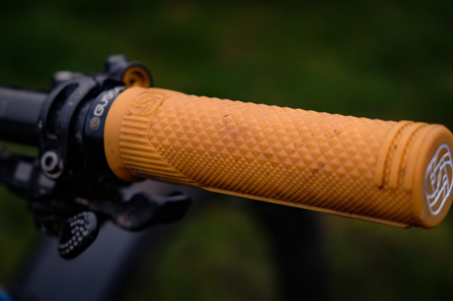 Gusset S2 Lock on grips-4.jpg