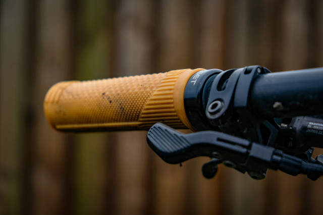 Gusset S2 Lock on grips-5.jpg