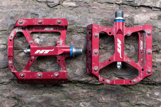 HT-AE05-flat-pedal-100.jpg