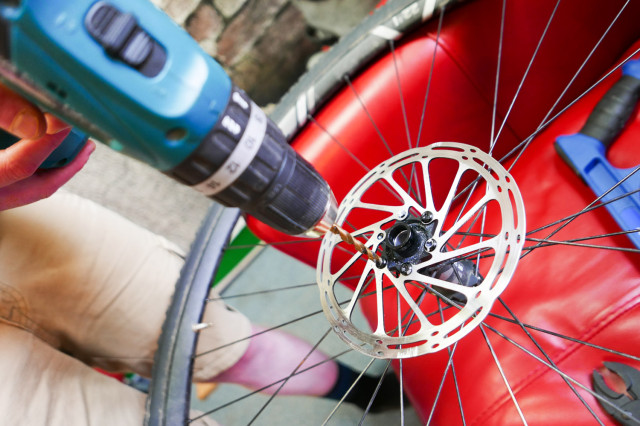 How-to-free-seized-rounded-bolts-disc-rotor-pedal-cleats-100.jpg