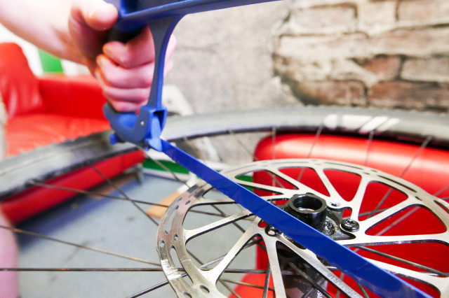 How-to-free-seized-rounded-bolts-disc-rotor-pedal-cleats-102.jpg