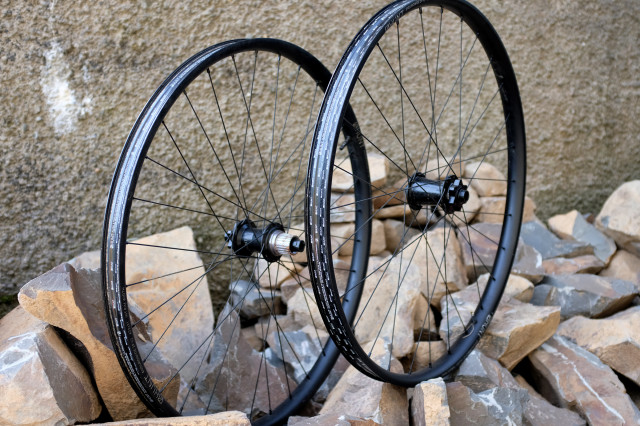 Hunt Enduro Wide V2 Wheels Review 2022 side on wheels.JPG