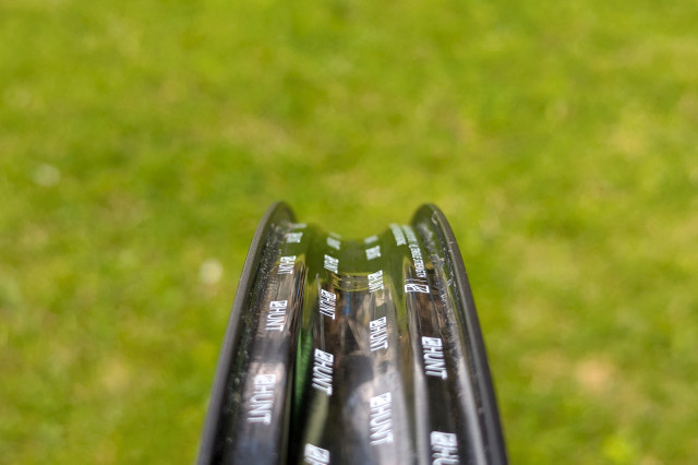 Hunt XC Wide V3 rim bed.jpg