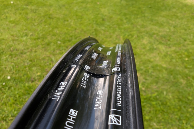 Hunt XC Wide V3 tubeless tape.jpg