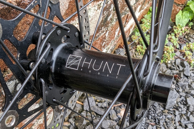 Hunt_XC_Wide_MTB_wheelset_front_hub.jpg