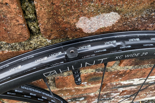 Hunt_XC_Wide_MTB_wheelset_tape_2.jpg