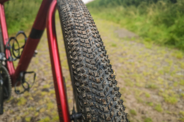 Hutchinson Tourareg gravel tyre 700x45c-2.jpg