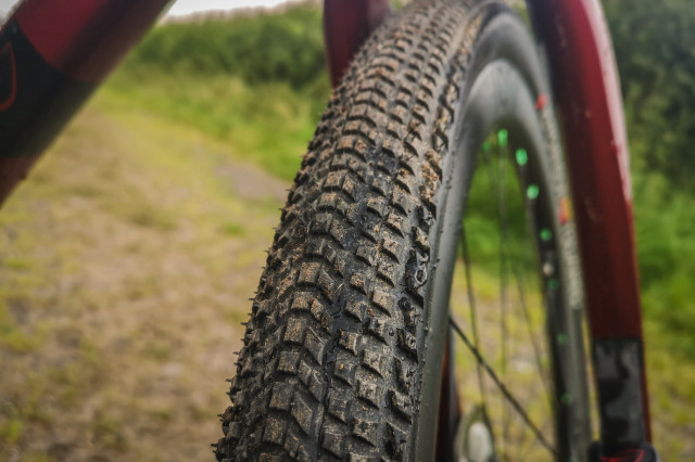 Hutchinson Tourareg gravel tyre 700x45c-5.jpg