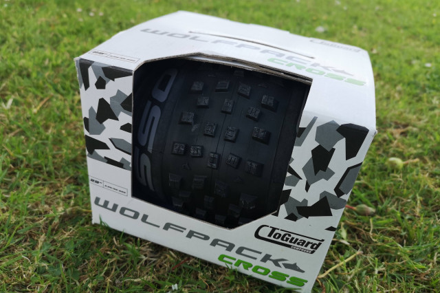 Wolfpack Cross tyre