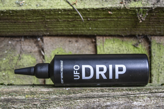 2022 CeramicSpeed UFO Drip chain lube side view.jpg	