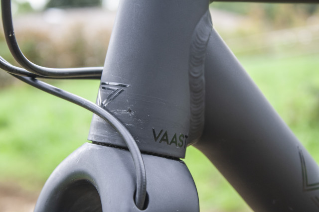 Vaast A/1 Allroad cable rub