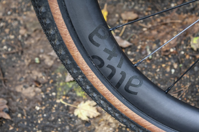 2022 Parcours Alta gravel wheelset decal detail 2