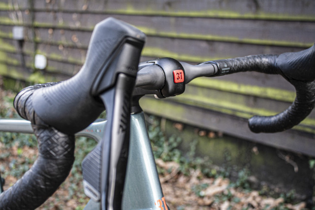 3T Extrema Italia handlebar arrangement