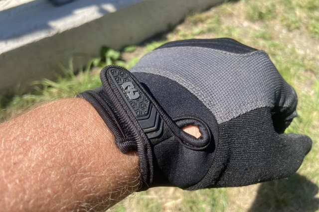Oxford North Shore 2.0 glove_wrist