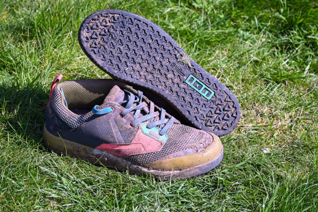 Ion Scrub flat pedal shoes