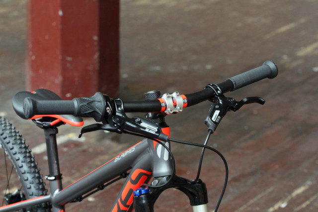 Islabike Creig 24 Pro - bars.jpg