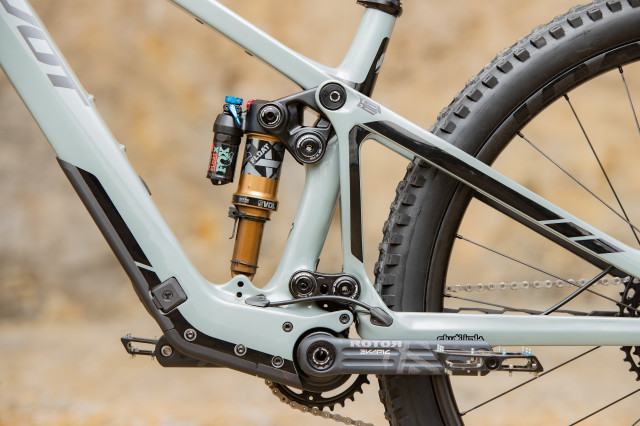 2022 Pivot Shuttle SL suspension rear