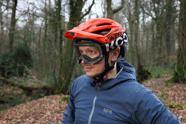 KOO-Edge-goggles-review-wearing-100.jpg