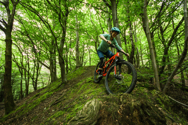 Kona Satori DL Riding-1.jpg