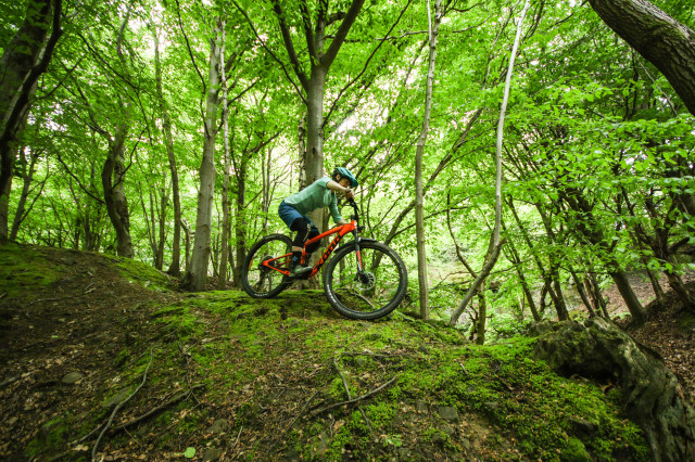 Kona Satori DL Riding-6.jpg