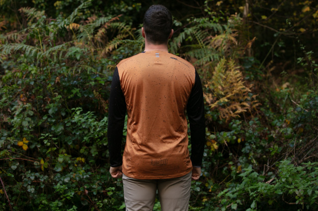 Leatt MTB Enduro 4 jersey 2.jpg