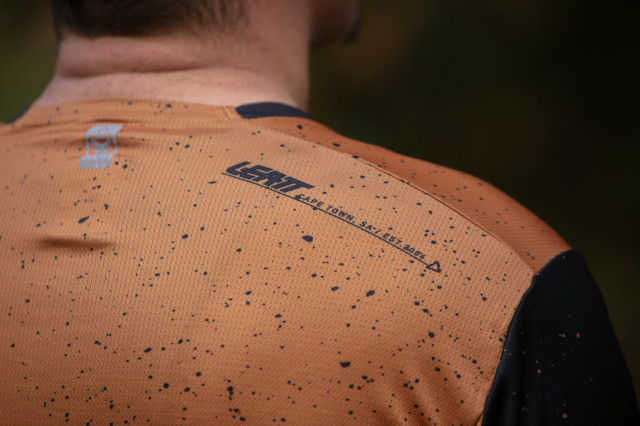 Leatt MTB Enduro 4 jersey 6.jpg