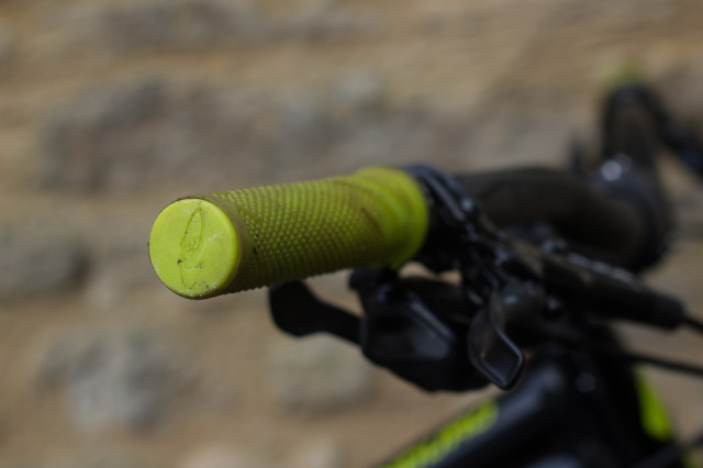 Lizard Skins Danny MacAskill Lock-on Grips-2.jpg
