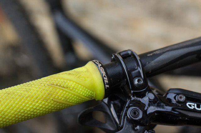 Lizard Skins Danny MacAskill Lock-on Grips-3.jpg