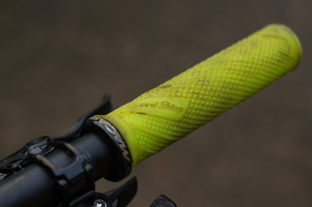 Lizard Skins Danny MacAskill Lock-on Grips-4.jpg
