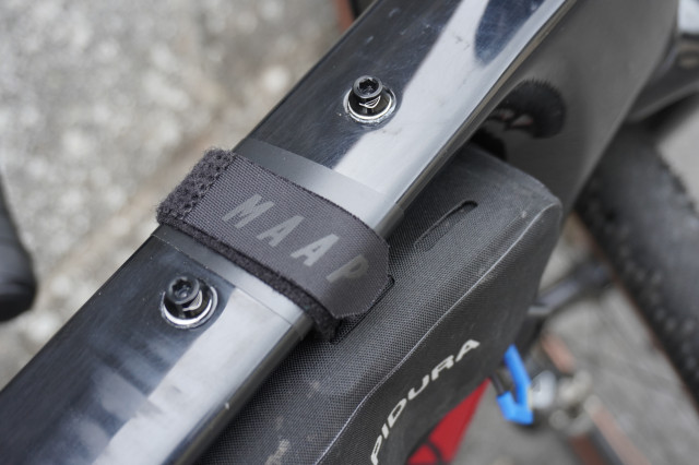 MAAP_Apidura_Framebag_strap.JPG