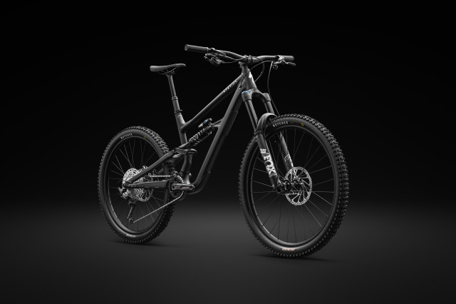 MY24_Specialized_STATUS-2_170_FRONT-3QUATERS_2106_MedRes.jpg