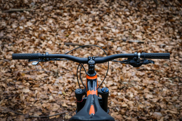 Marin Hawk Hill 3 Detail bars-9.jpg