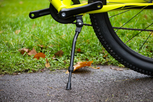 Merida Matts J 24 + - kick stand.jpg