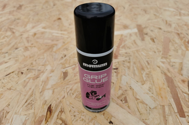 Momum_Grip_Glue_2.jpg