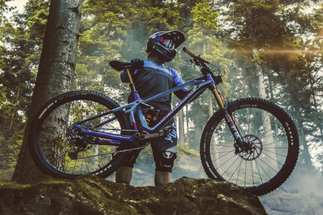 Mondraker Superfoxy riding 2.jpg