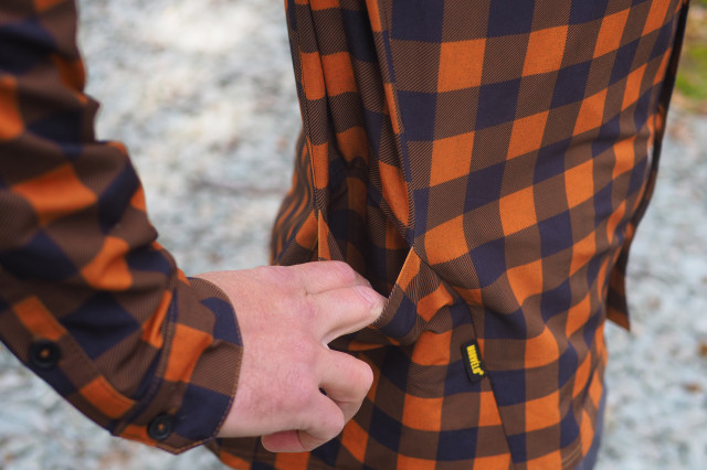 Morvelo-Overland-Back-Country-Long-Sleeve-Shirt-review-3.jpg
