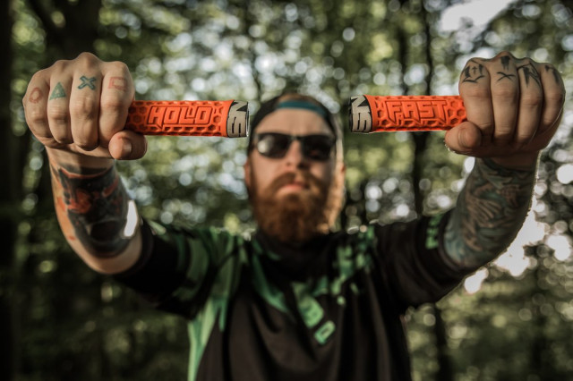 NS Bikes Hold fast Grips 3.jpg