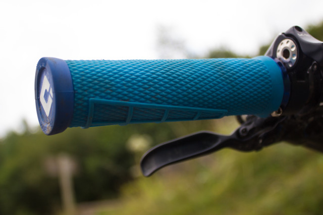 ODI Elite Flow Lock On Grips-3.jpg