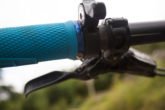 ODI Elite Flow Lock On Grips-4.jpg