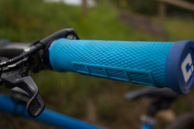 ODI Elite Flow Lock On Grips-5.jpg
